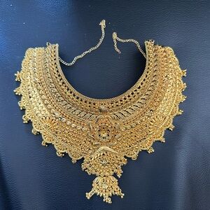 Elegant Gold Necklace